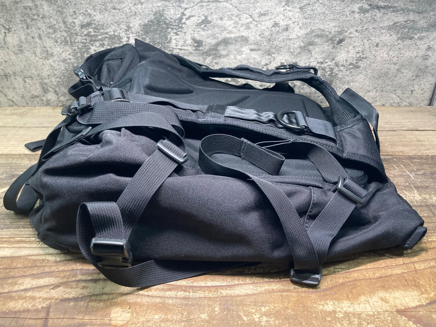 IU084 クローム CHROME WARSAW MEDIUM BACKPACK リュック バックパック 黒