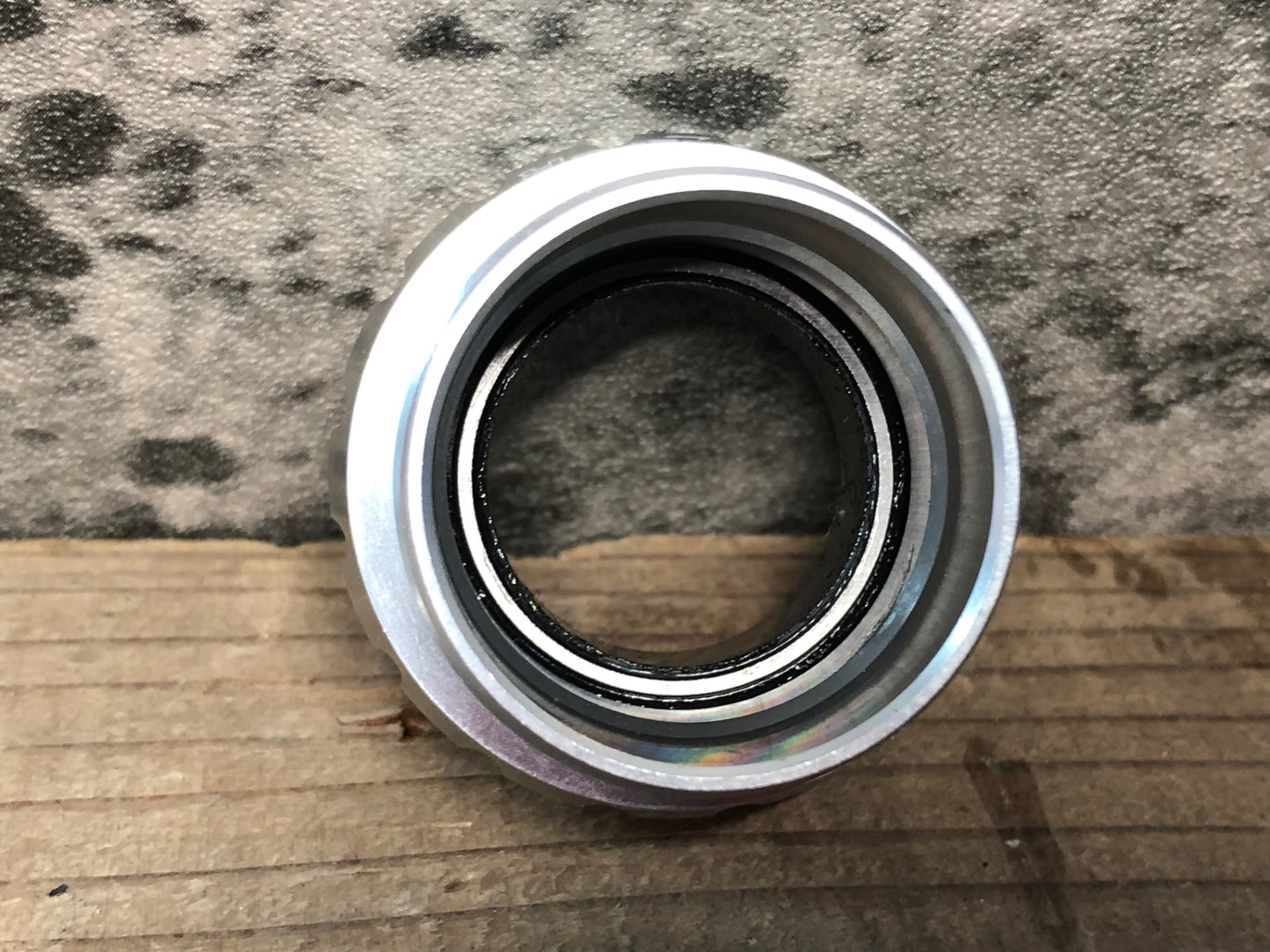 IN841 スギノ SUGINO BB ボトムブラケット MB-608 ボトムブラケット BB JIS/BSA 幅68mm 24mmシャフト対応 未使用