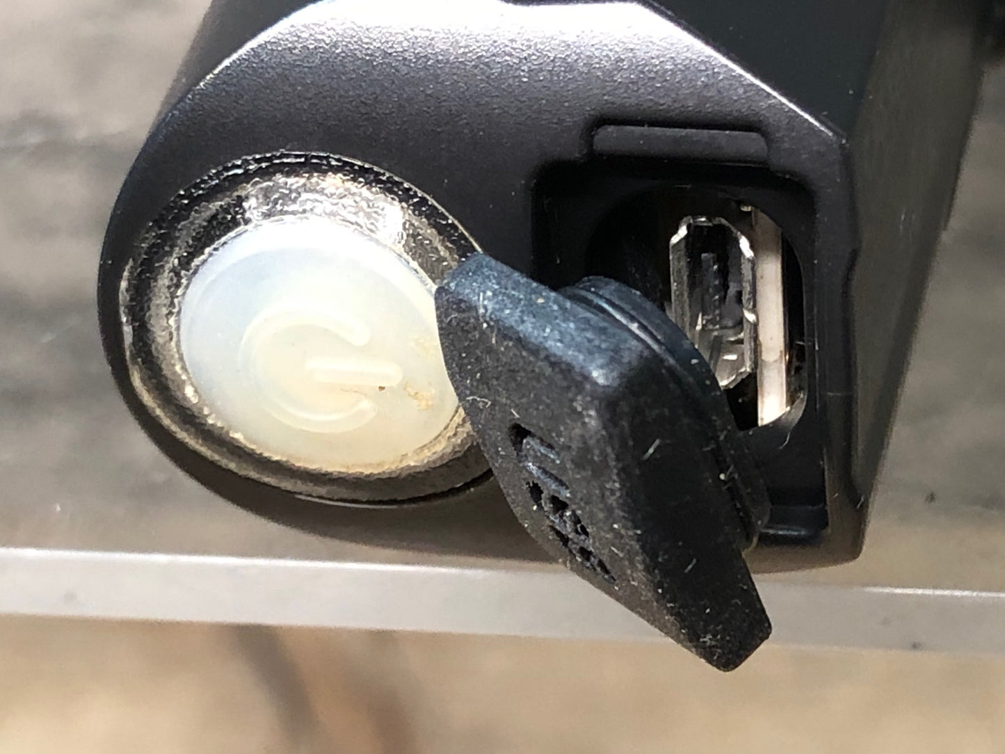 IW902 キャットアイ CATEYE GVOLT100 フロントライト ※点灯確認済み