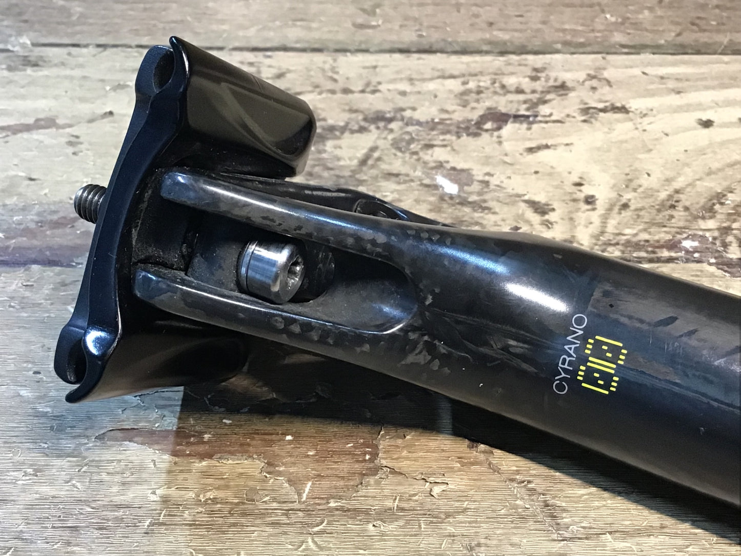 HR784 フィジーク fizik シラノ CYRANO 00 カーボン シートポスト Φ31.6 330mm ※固定跡陥没のためジャンク