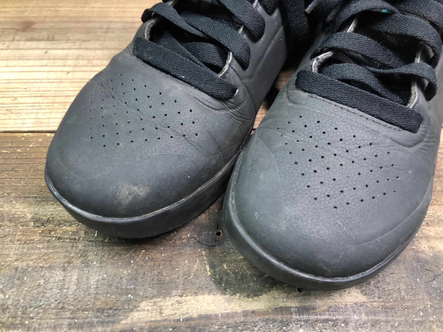 IS019 ジロ GIRO ラッチ LATCH シューズ  黒 EU42