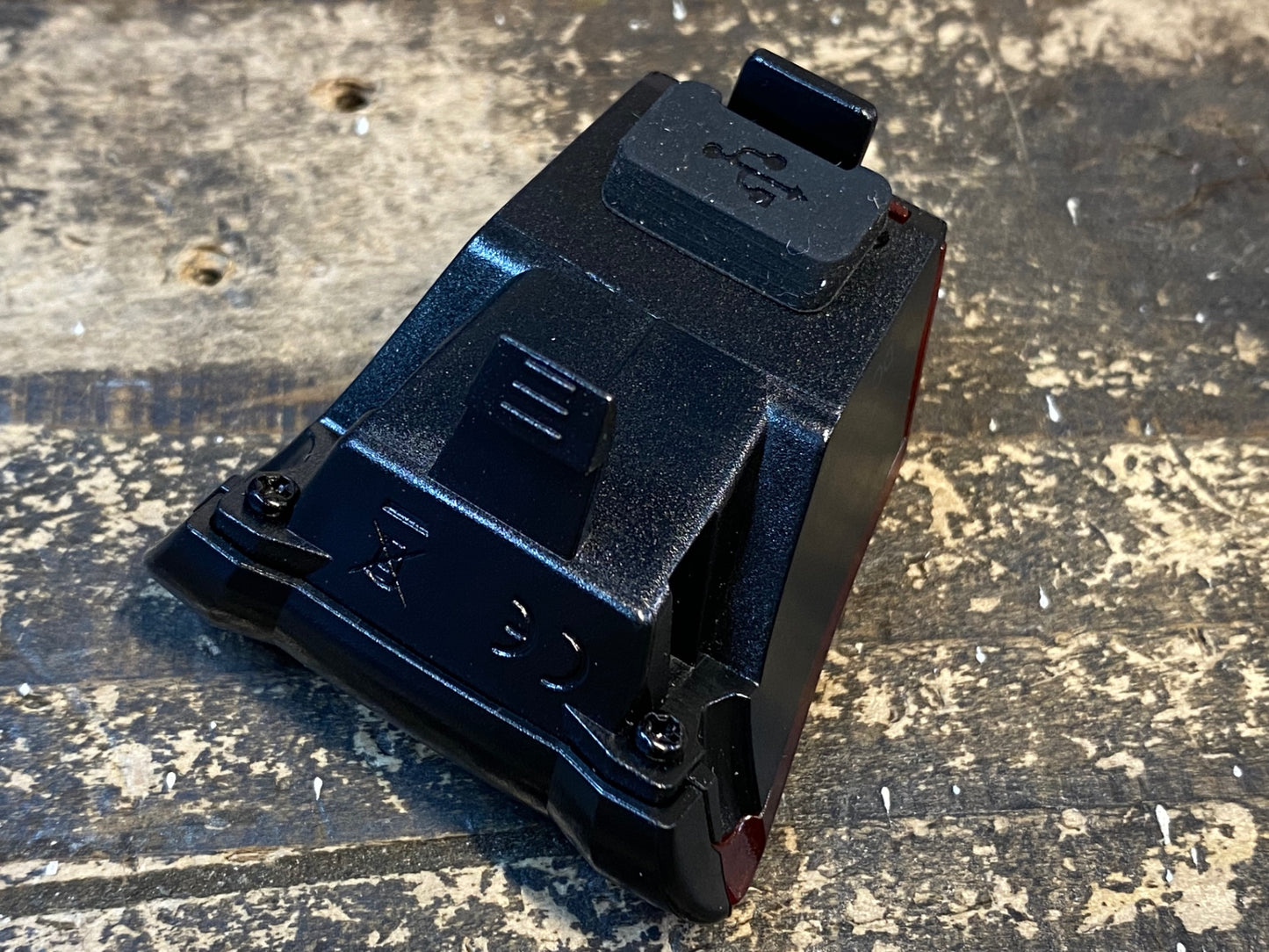 IV817 ジャイアント GIANT UNICLIP LOCK TAIL LIGHT COMBO KIT 2 チェーンロック テールライト