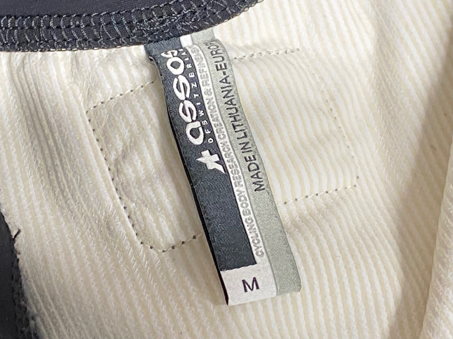 IU079 アソス assos GIGOLO VEST サイクルベスト ジレ 黒 グレー M ハーフジップ