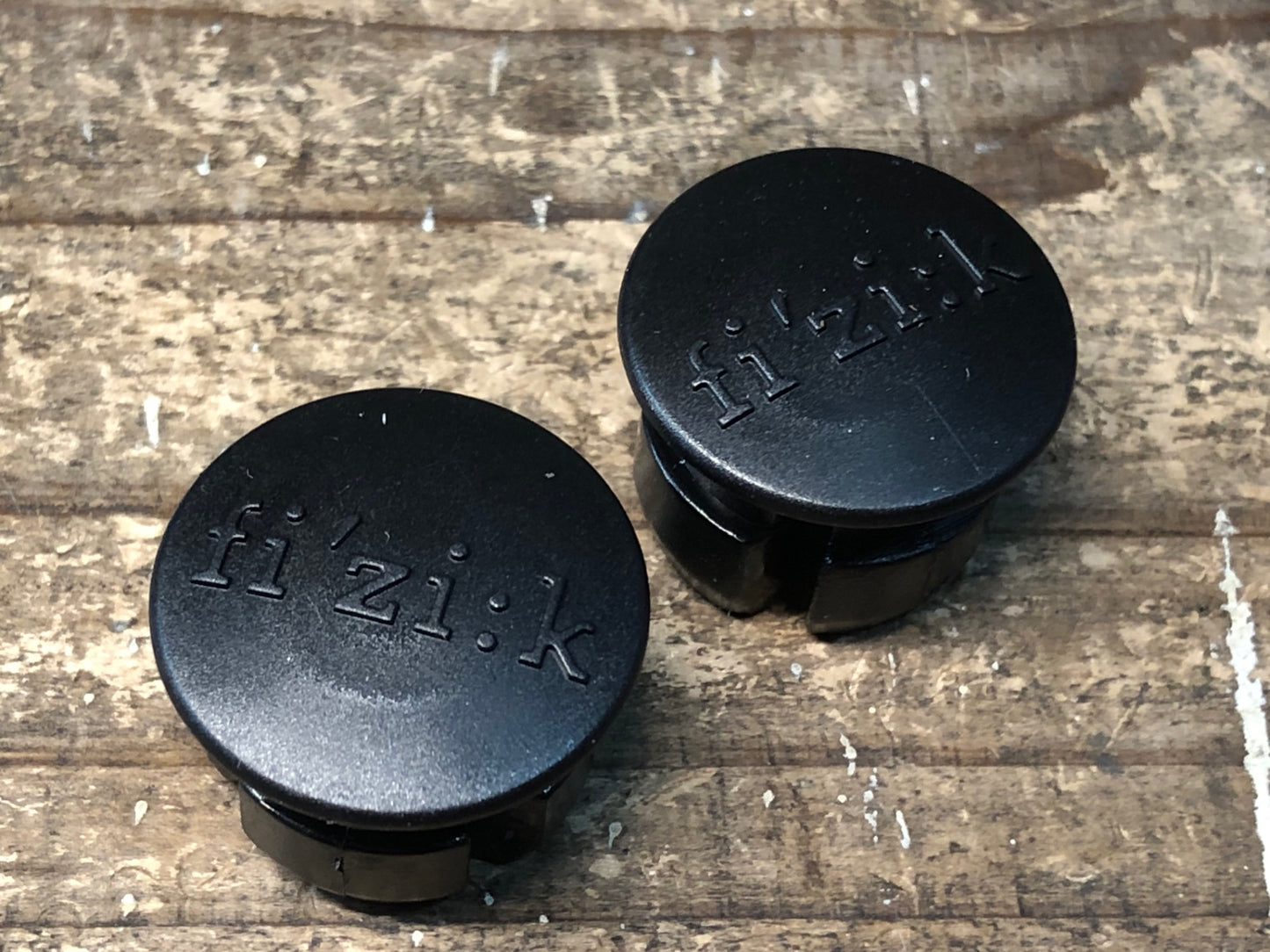 IS914 フィジーク fizik VENTO バーテープ 黒 ピンク 2.0mm