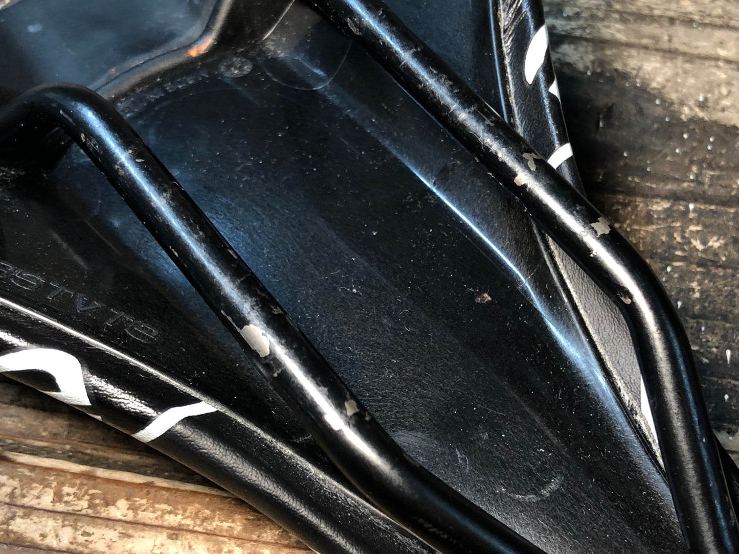 IU261 アスチュート ASTUTE RUSH SR サドル 黒 TITANV レール