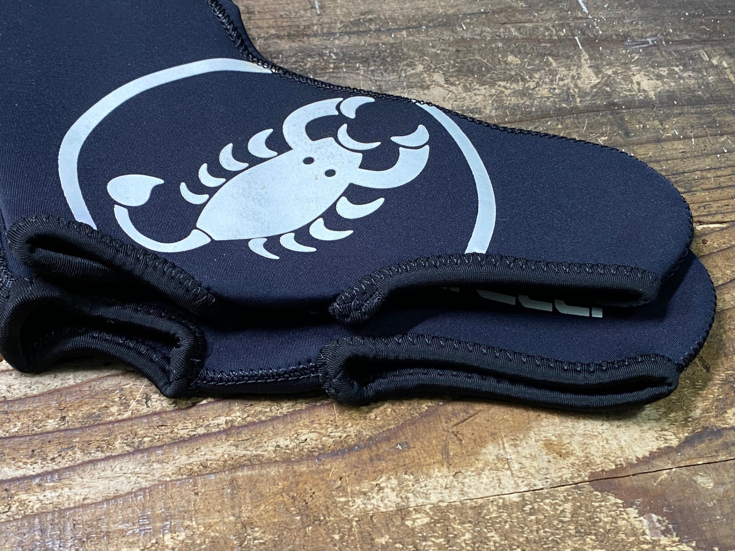 IV935 カステリ CASTELLI DILUVIO シューズカバー 黒 L/XL