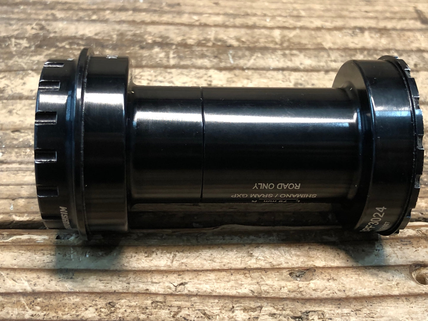 IR680 ウィッシュボーン WISHBONE BPF3024 ボトムブラケット BB 黒 Φ46 PF30 スピンドル径Φ24