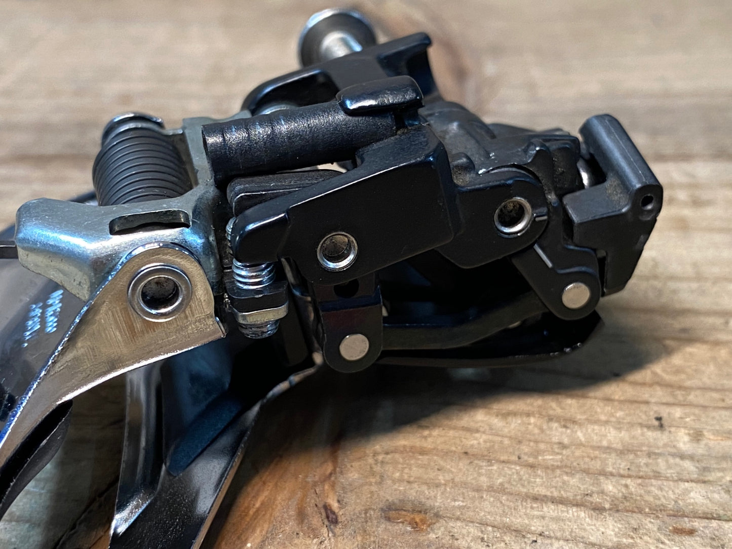 IU682 シマノ SHIMANO 105 FD-R7000 フロントディレイラー 2S 直付