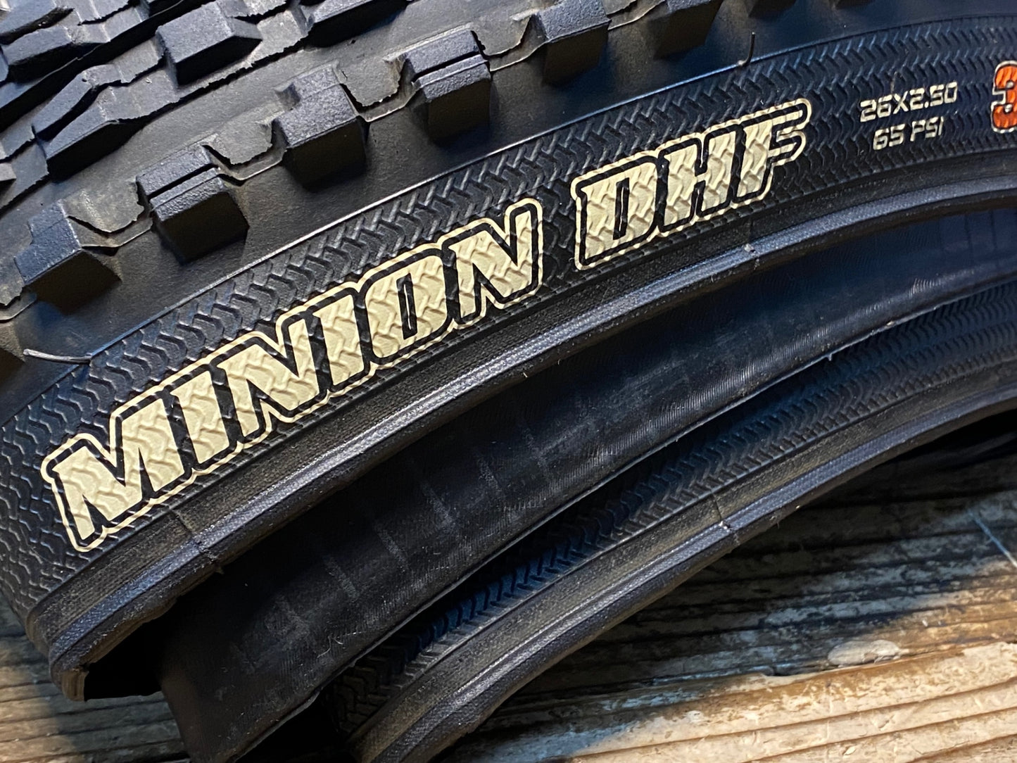 IZ348 マキシス MAXXIS MINION DHF 26x2.5 クリンチャータイヤ