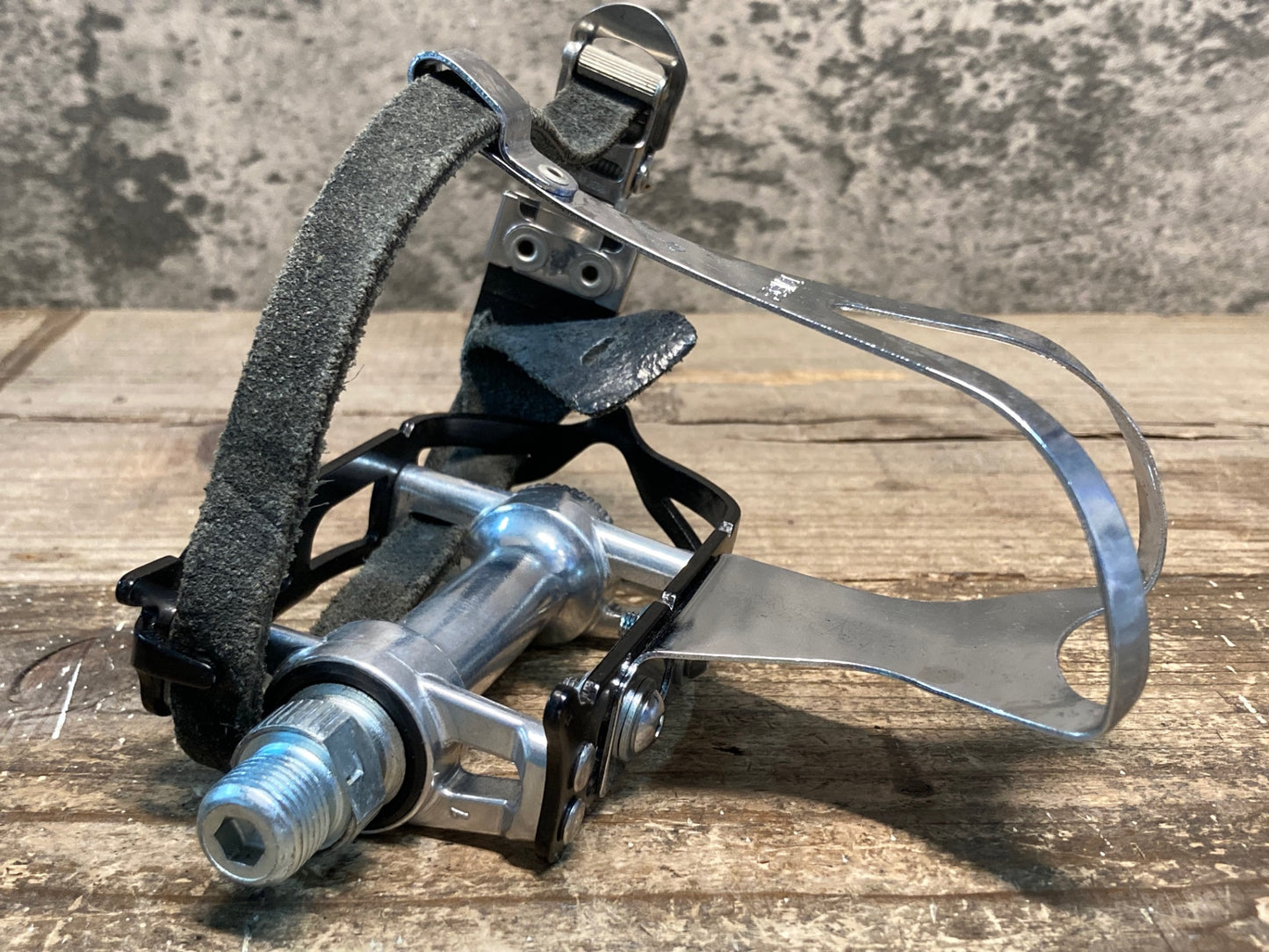 IU854 MKS SYLVAN フラットペダル トゥークリップ＆ストラップ付き