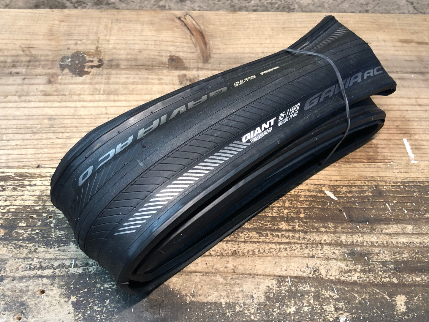 IW074 ジャイアント GIANT GAVIA AC 0 700x28C タイヤ