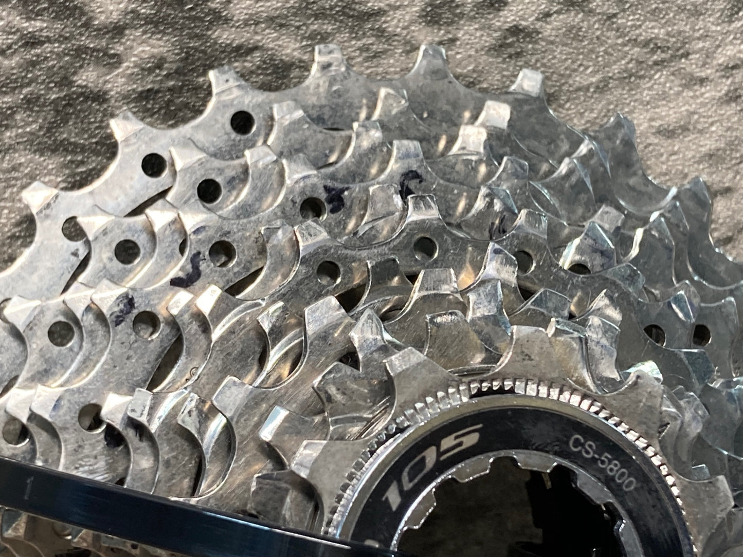 IP284 シマノ SHIMANO 105 CS-5800 スプロケット 11-28T 11S ※マーカー痕