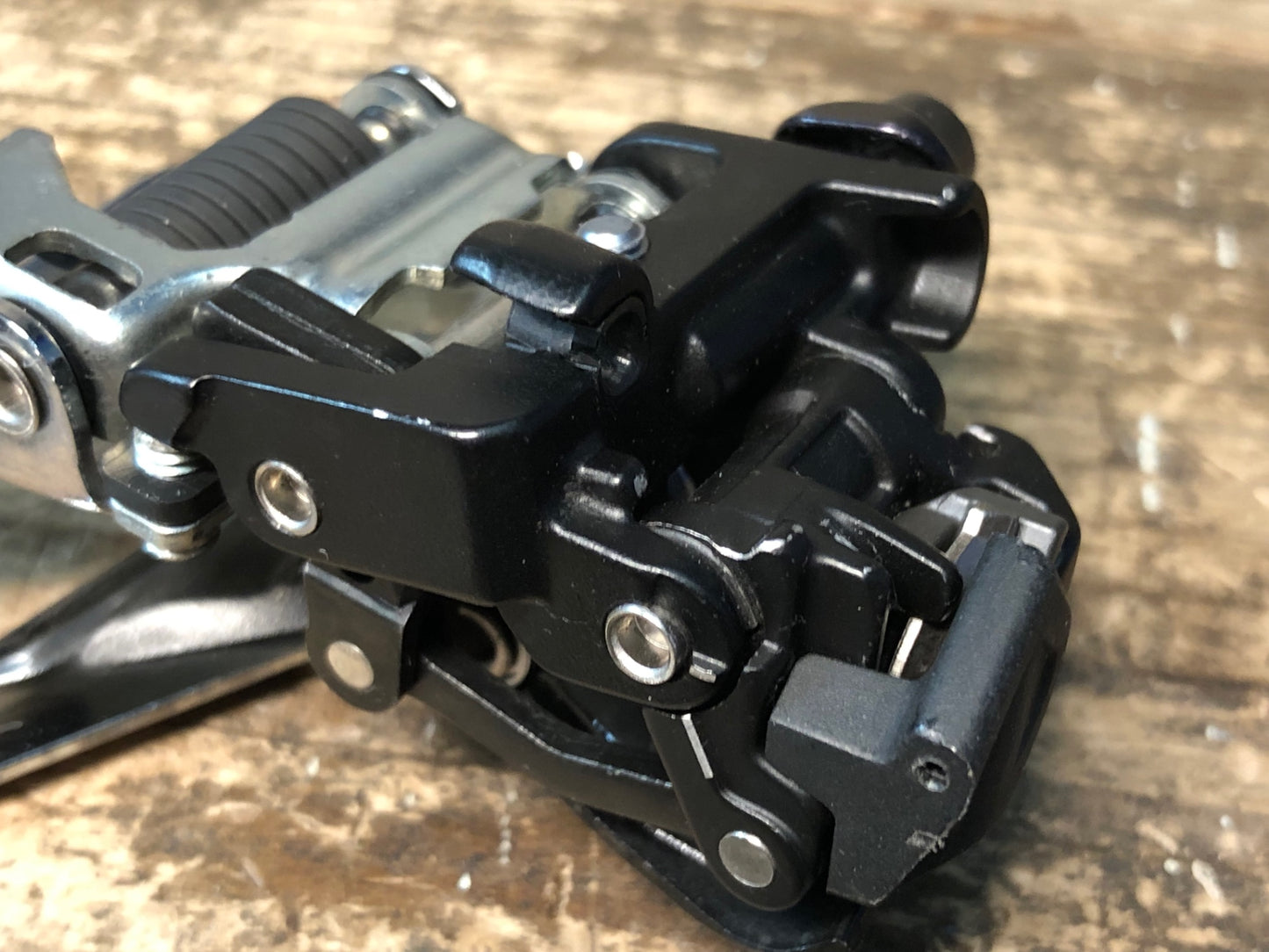 IU347 シマノ SHIMANO 105 FD-R7000 フロントディレイラー 2S 直付け 黒