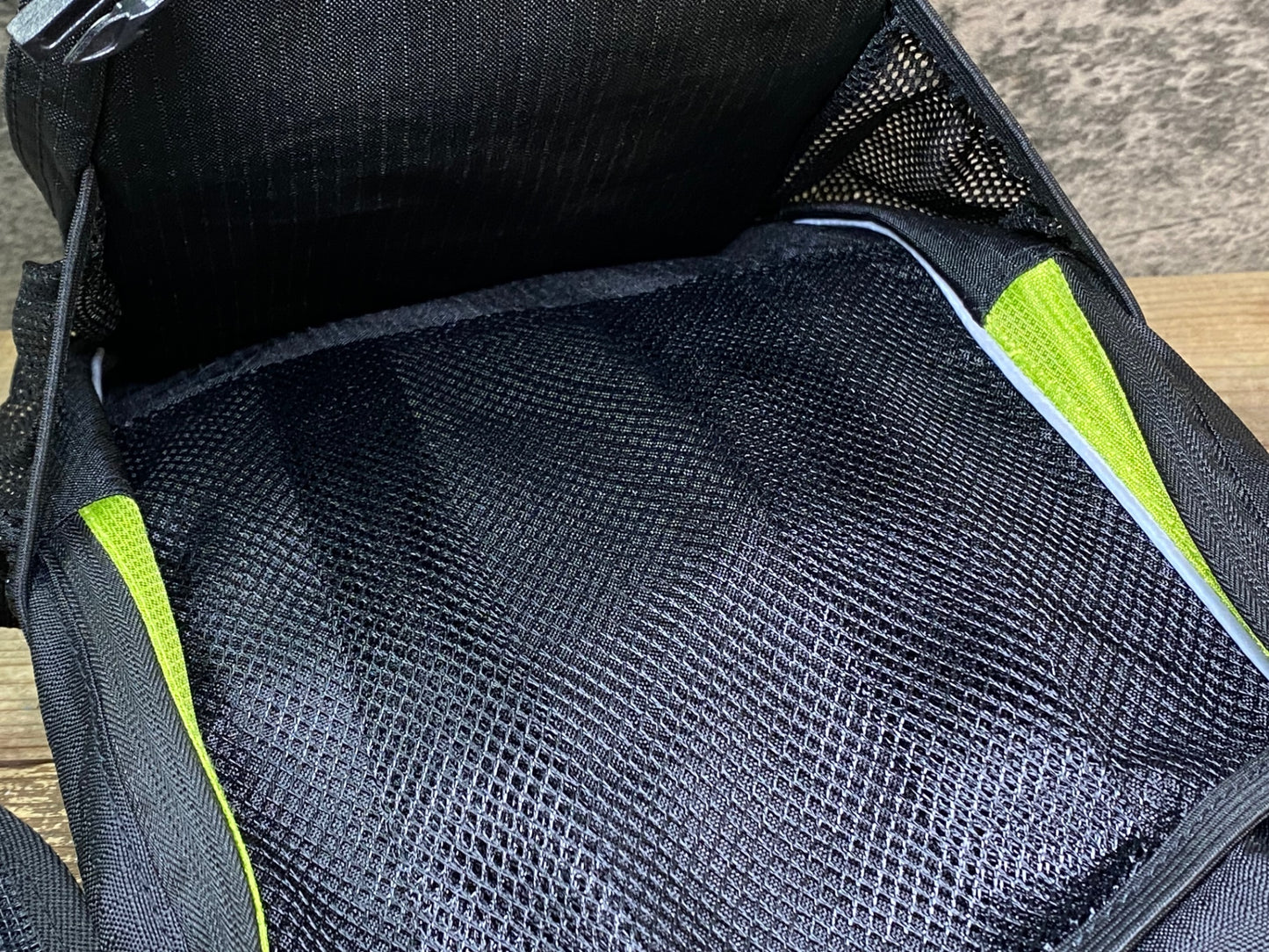 JC781 メリダ MERIDA リュック バックパック 黒 緑