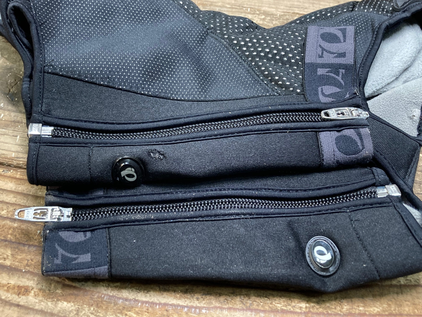 IU207 パールイズミ PEARL iZUMi シューズカバー 裏起毛 WINDBREAK TITANIUM 黒 L