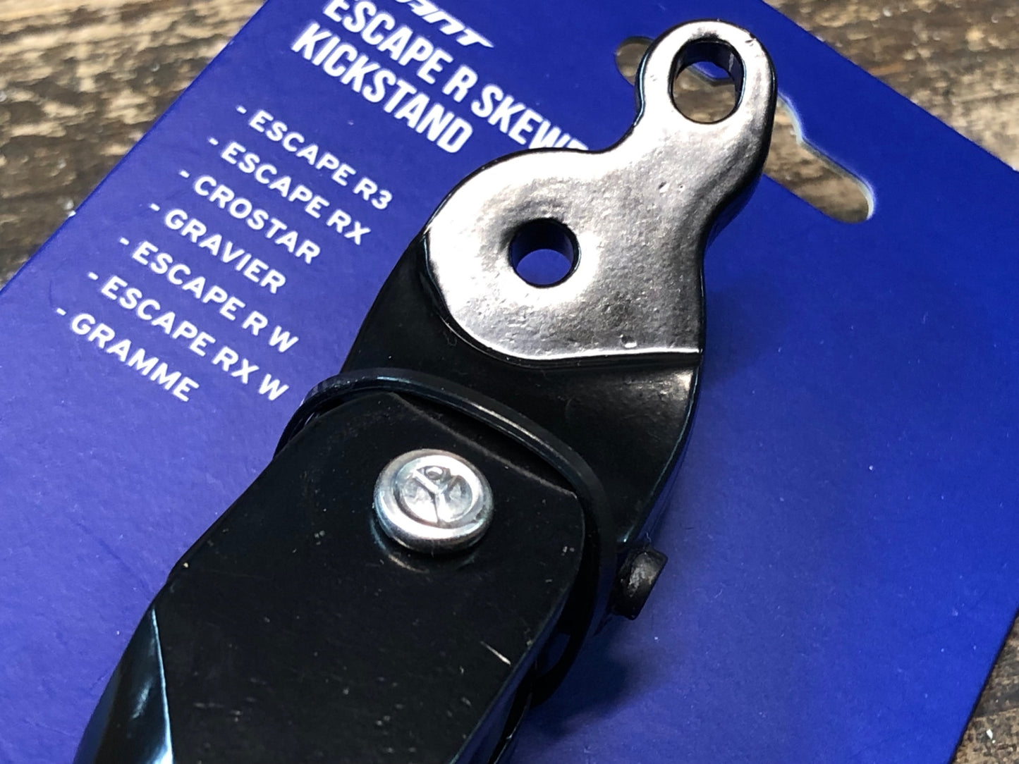 IV987 ジャイアント GIANT ESCAPE R SKEWER KICK STAND