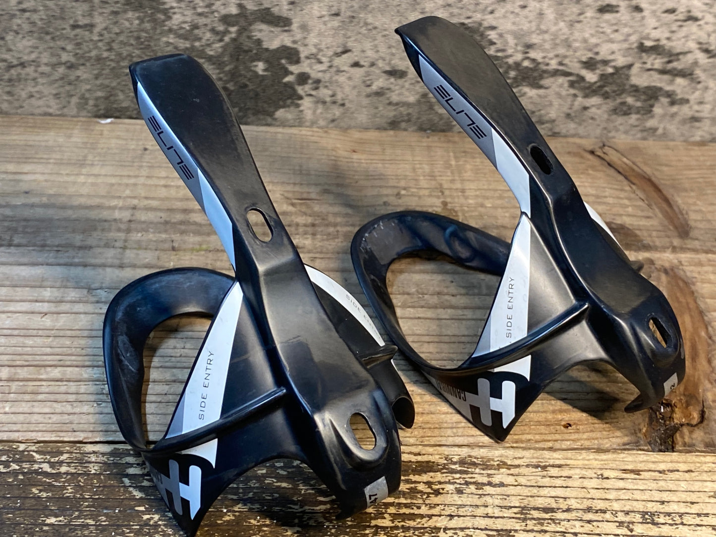 JC831 エリート ELITE CANNIBAL カーボン ボトルゲージ 2個セット