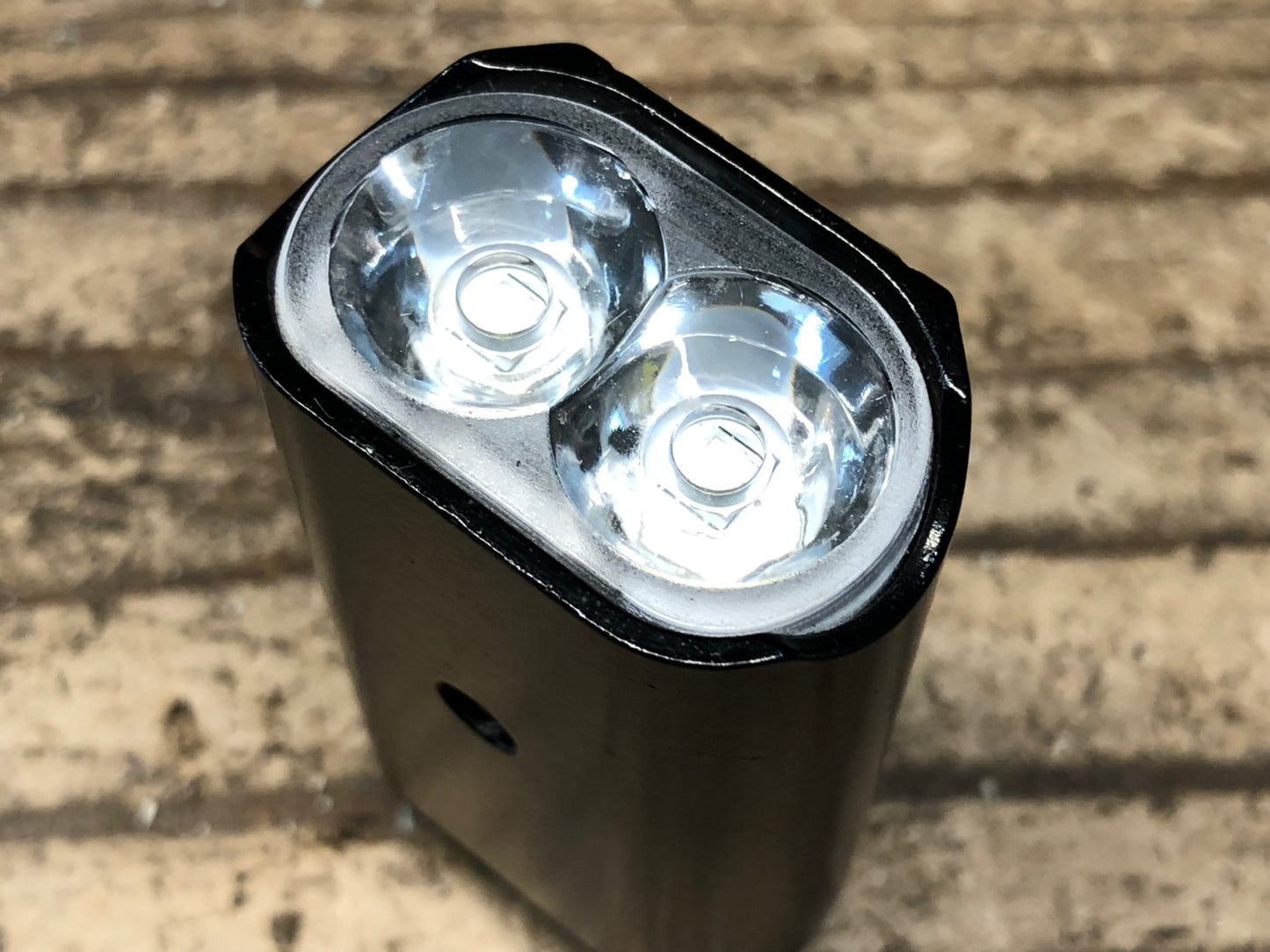 IL073 レザイン LEZYNE MICRO DRIVE 600XL フロントライト 黒 点灯確認済み