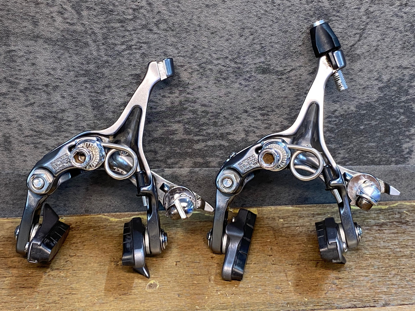 GF695 シマノ SHIMANO 105 BR-5700 キャリパーブレーキ 前後セット シルバー ※アジャストボルト欠品