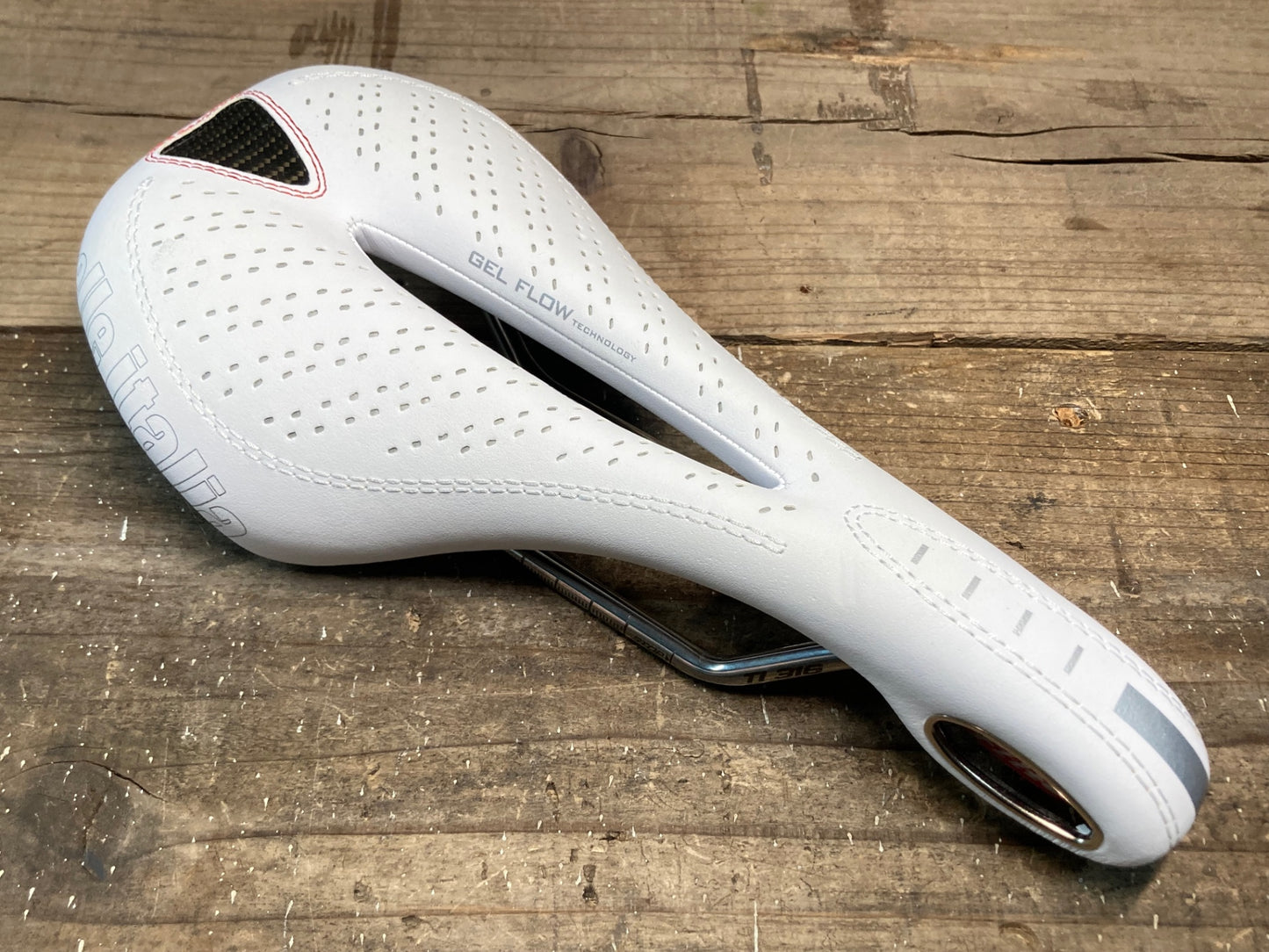IP824 セライタリア selle italia フライト FLITE GEL FLOW TI316レール 白