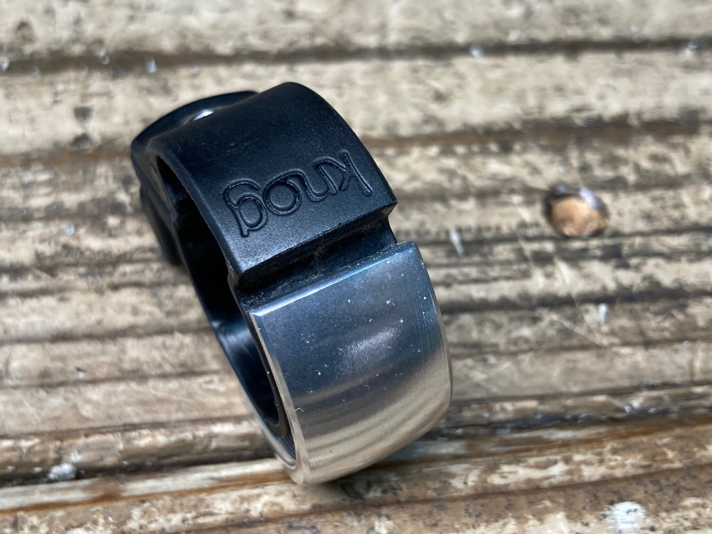 IN706 ノグ knog オイ Oi ベル シルバー Φ22.0