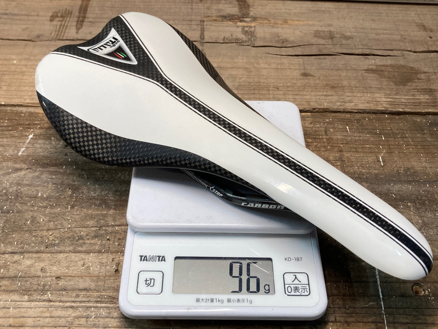 IQ578 セライタリア selle ITALIA C64 フルカーボン サドル 白