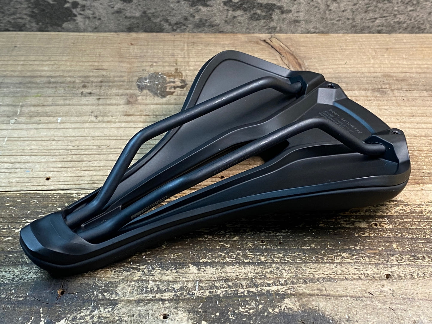 IY565 スペシャライズド SPECIALIZED POWER EXPERT MIRROR サドル 黒 143mm