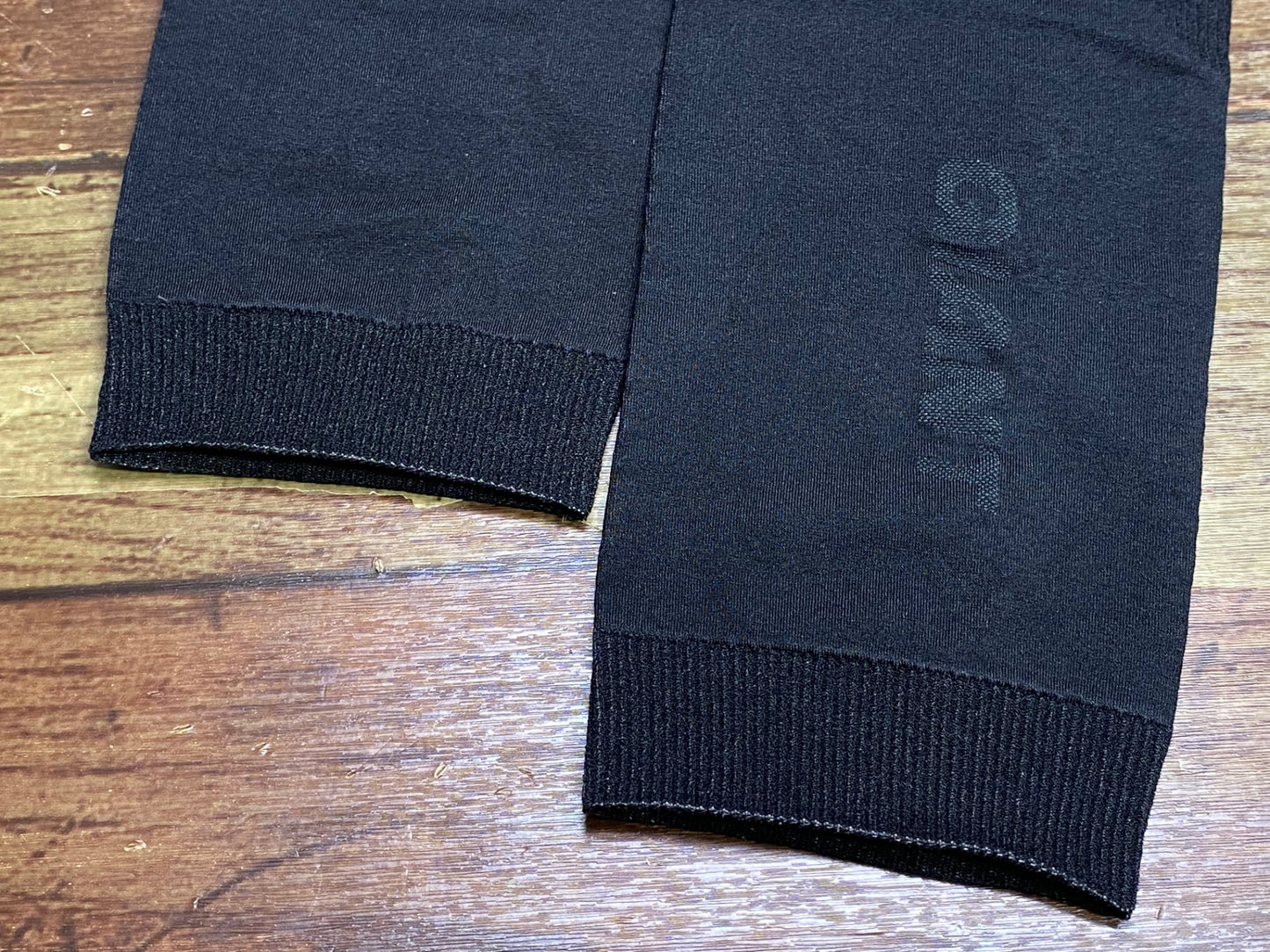 IV880 ジャイアント GIANT SEAMLESS ARM COOLER アームカバー 黒 S/M