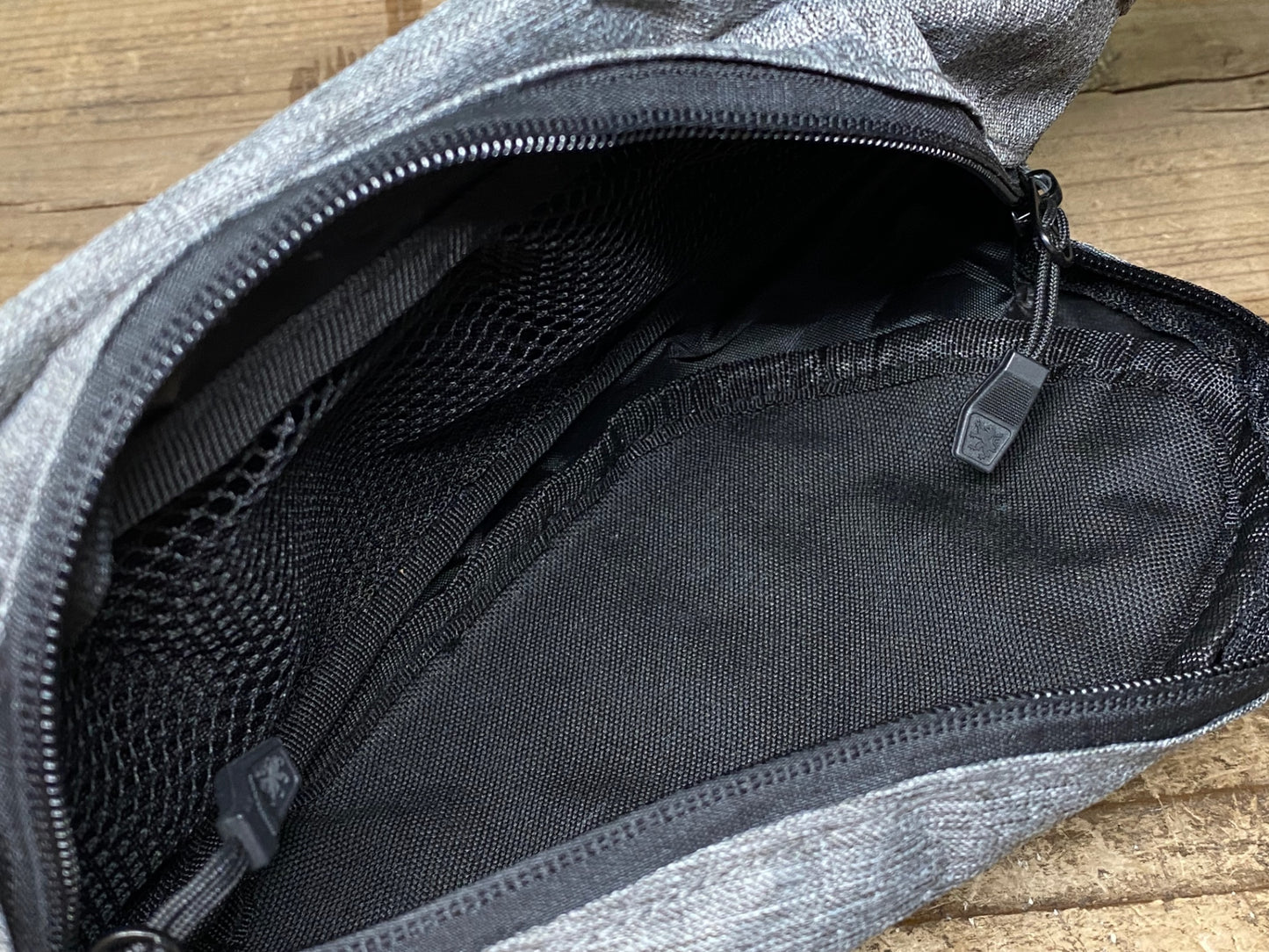 IX312 カペルミュール KAPELMUUR ウエストポーチ グレー