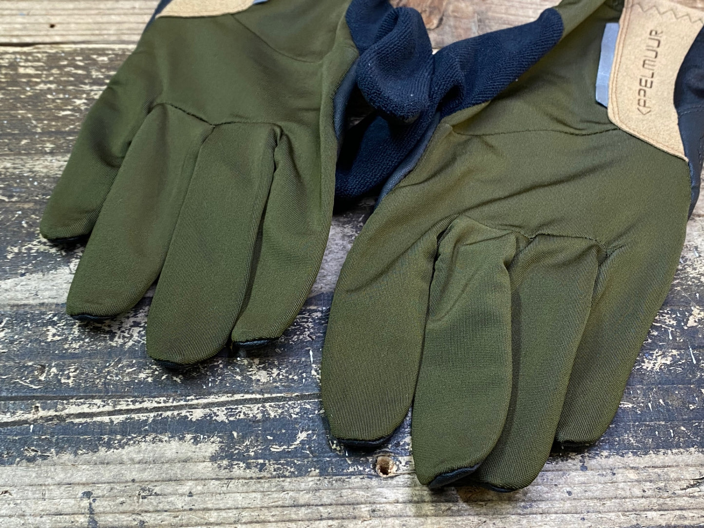 JC538 カペルミュール kapelmuur 長指 グローブ カーキ L