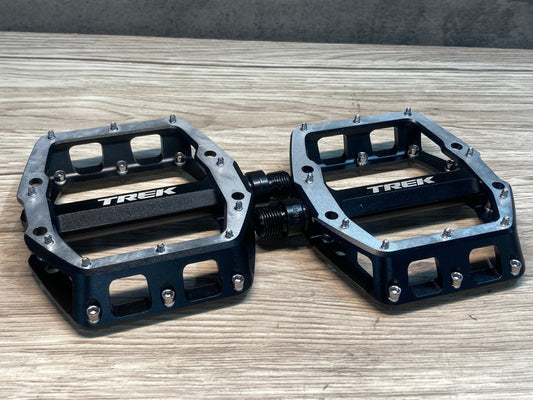 IX277 トレック TREK LINE PRO フラットペダル 黒 シルバー