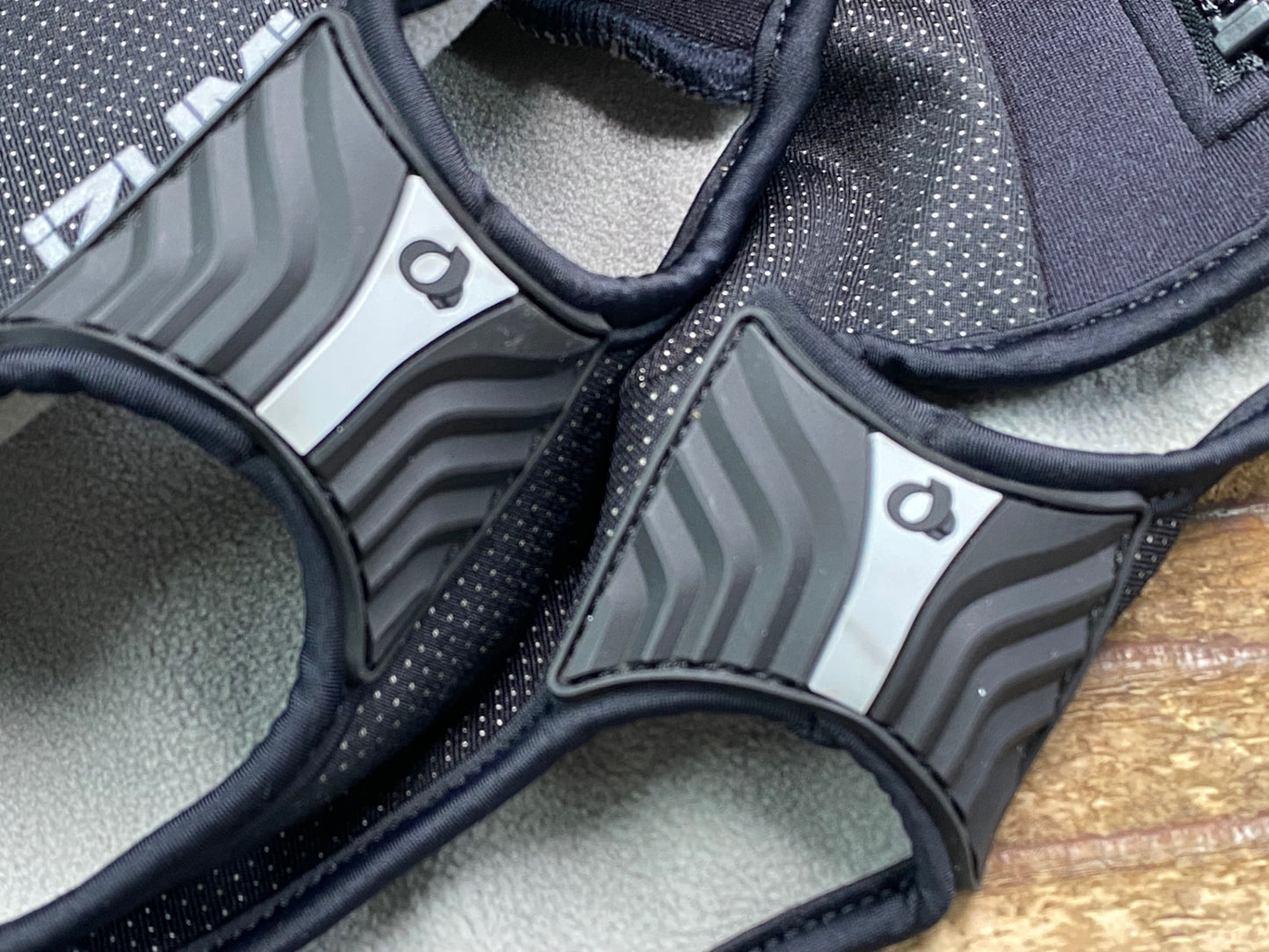 IX175 パールイズミ PEARL iZUMi シューズカバー 黒 グレー L 裏起毛 WINDBREAK