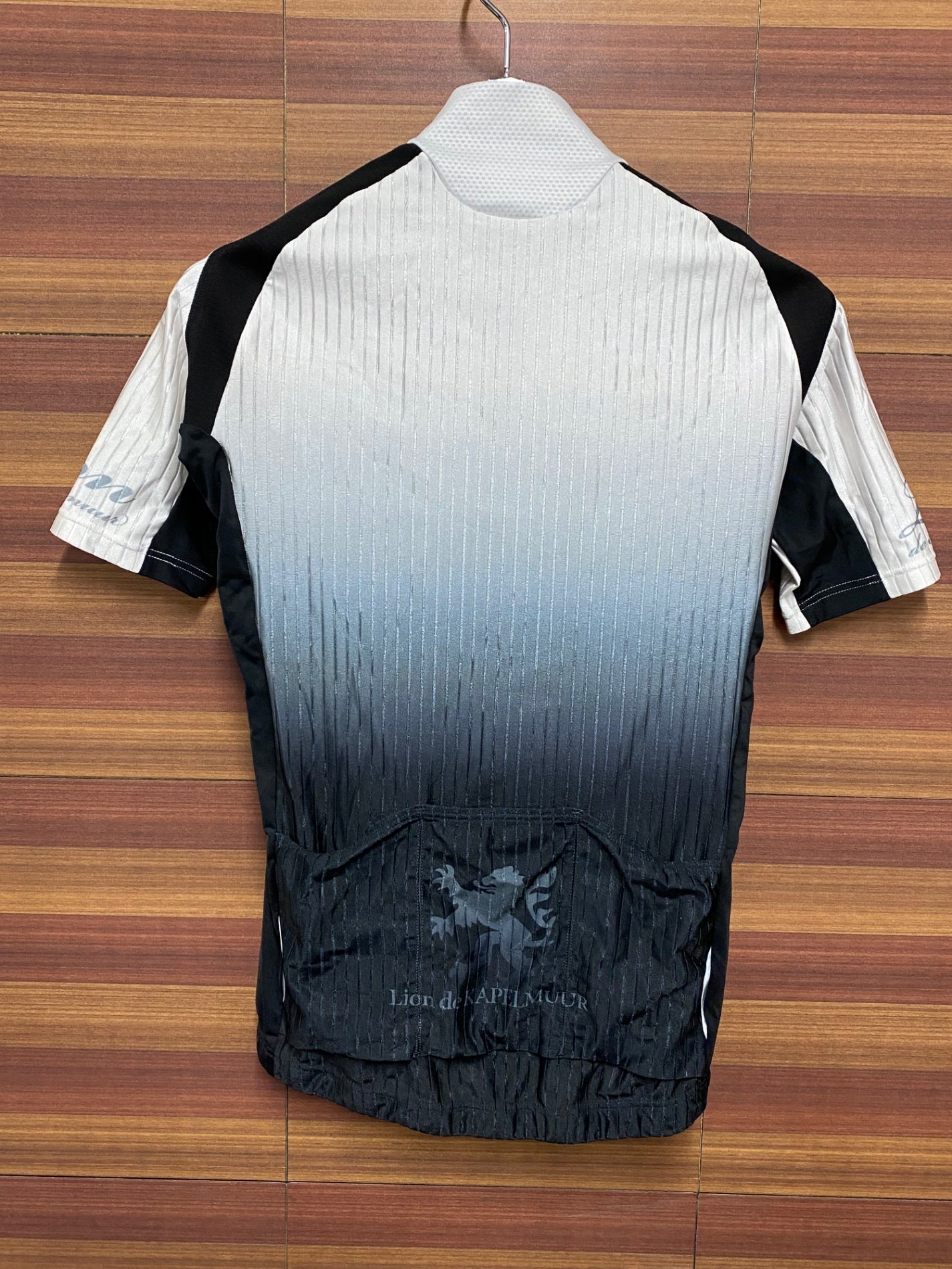 IT549 リオンドカペルミュール Lion de kapelmuur 半袖サイクルジャージ 白黒 エアロ M