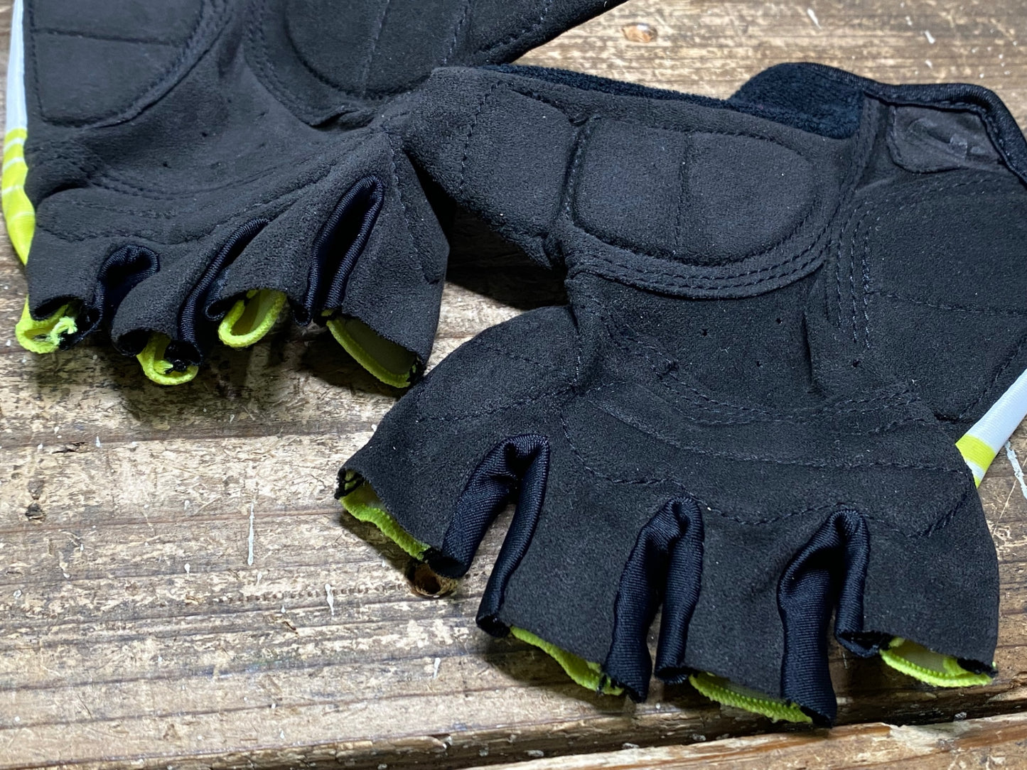 IS733 ジロ GIRO 指切り グローブ 黒 黄 L