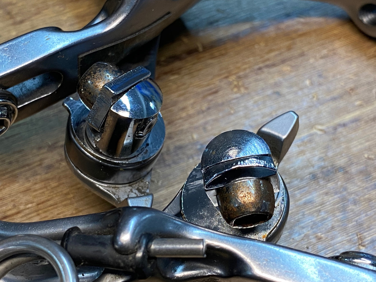 GF695 シマノ SHIMANO 105 BR-5700 キャリパーブレーキ 前後セット シルバー ※アジャストボルト欠品