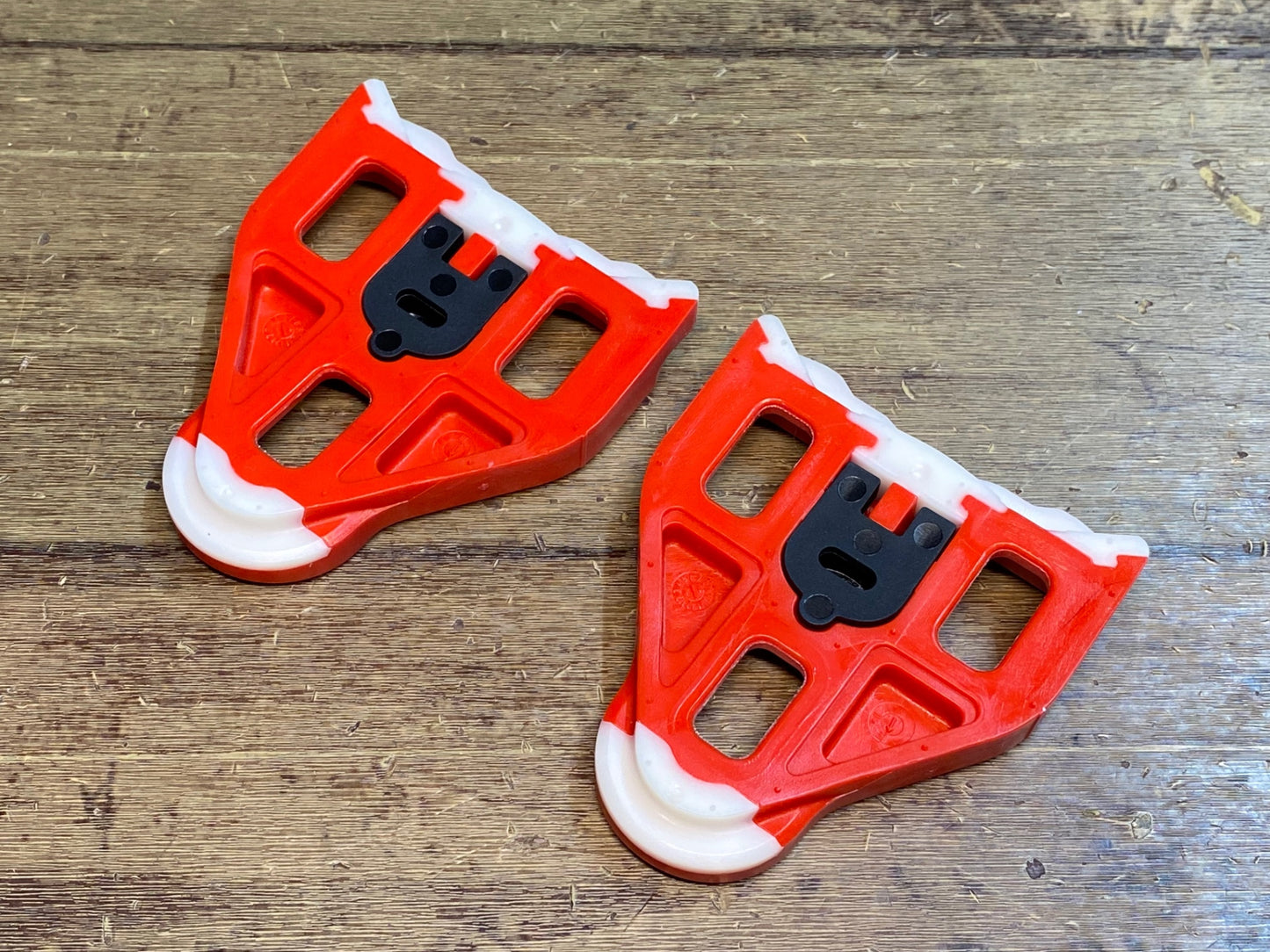 IU649 ルック LOOK デルタクリート DELTACLEAT 赤