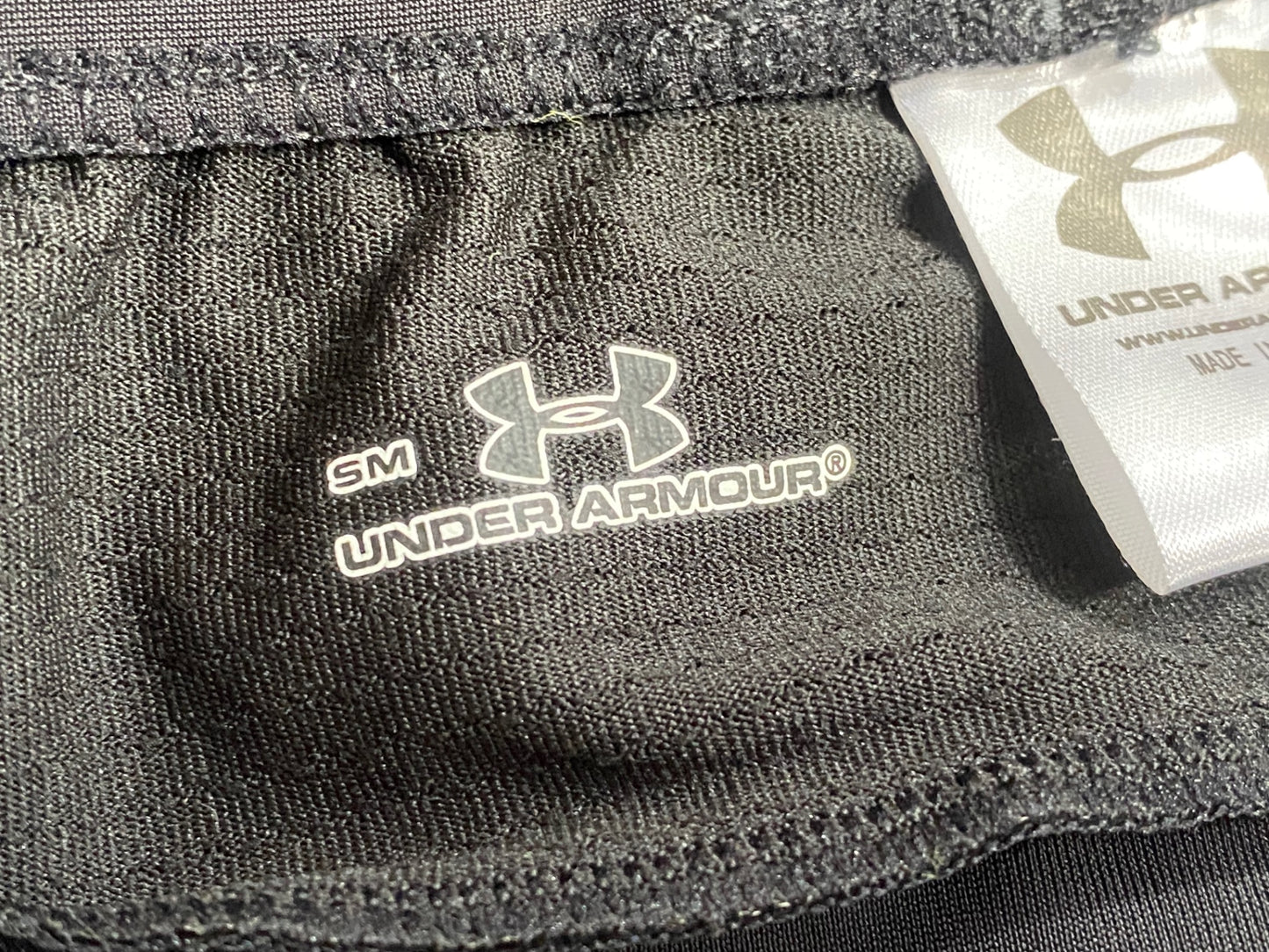 IW599 アンダーアーマー UNDER ARMOUR スカート 黒 SM