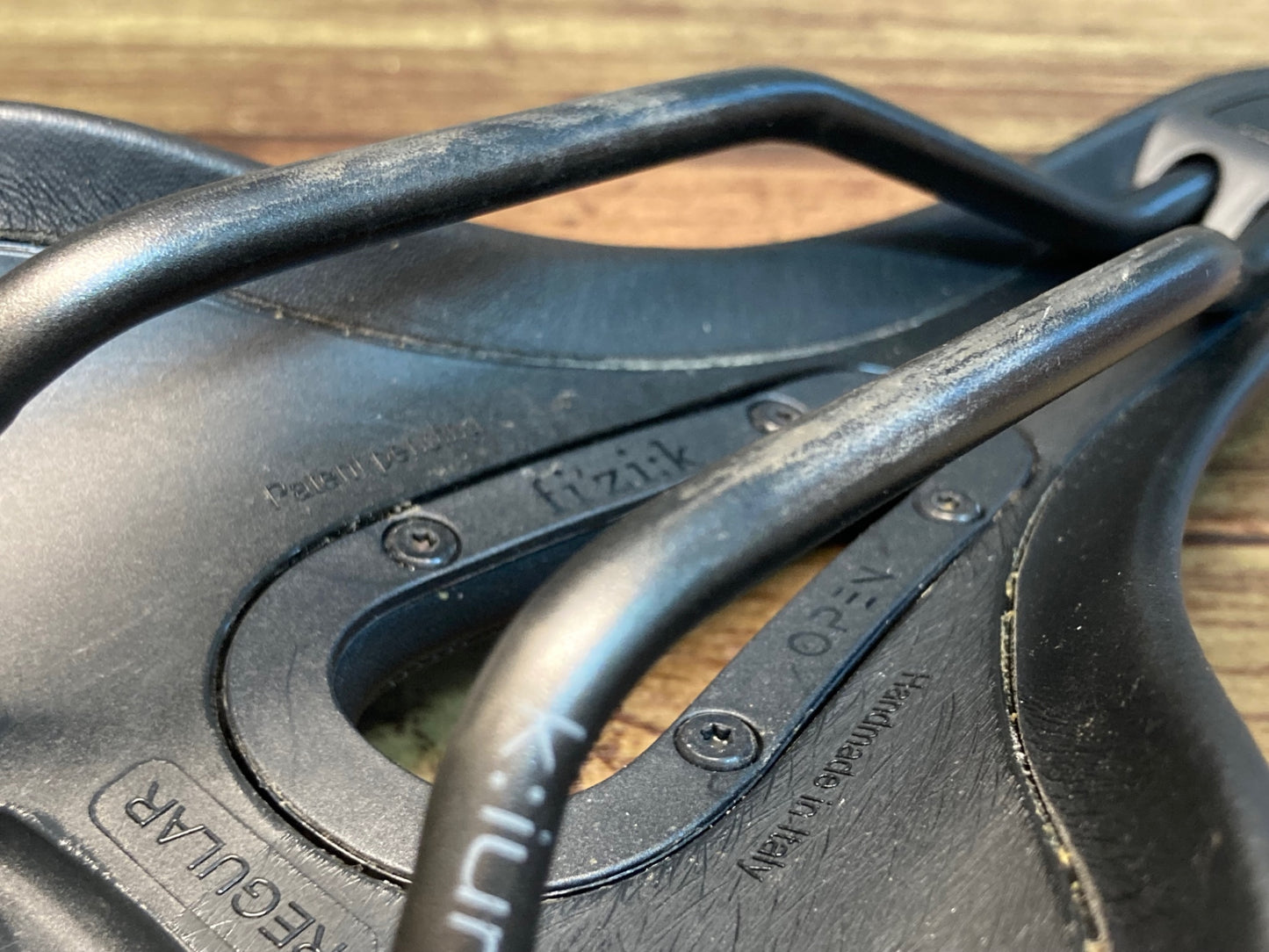 IX481 フィジーク fizik アリアンテ ALIANTE R3 REGULAR OPEN kiumレール サドル 黒