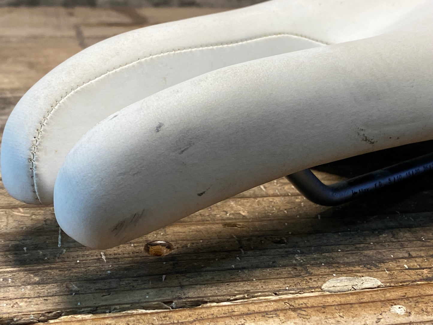 IN208 ISM PL1.1 40 サドル CR-MOレール 白