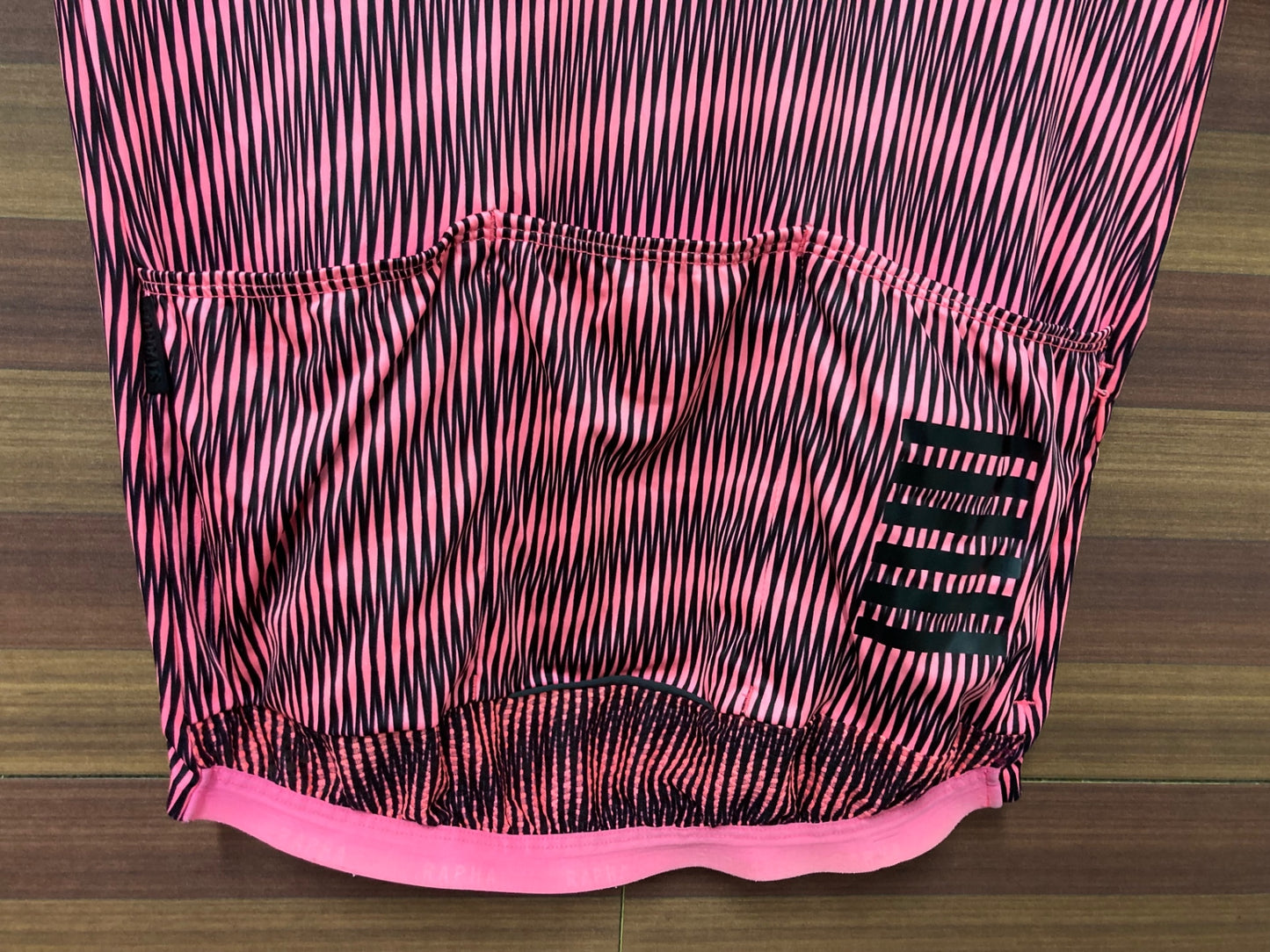 IO435 ラファ Rapha PRO TEAM FLY WEIGHT JERSEY 半袖 サイクルジャージ ピンク 黒 総柄 M