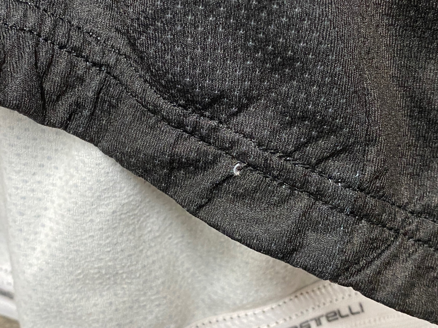 IZ858 カステリ CASTELLI 長袖 サイクルジャージ Mサイズ 黒 ※前面ほつれ有り