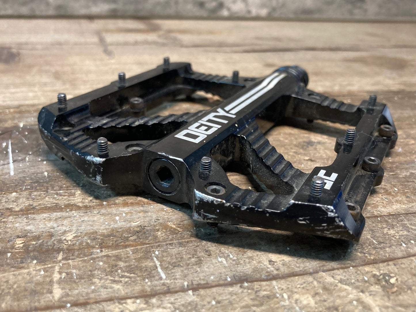 IN170 デイティー DEITY BLADERUNNER フラットペダル