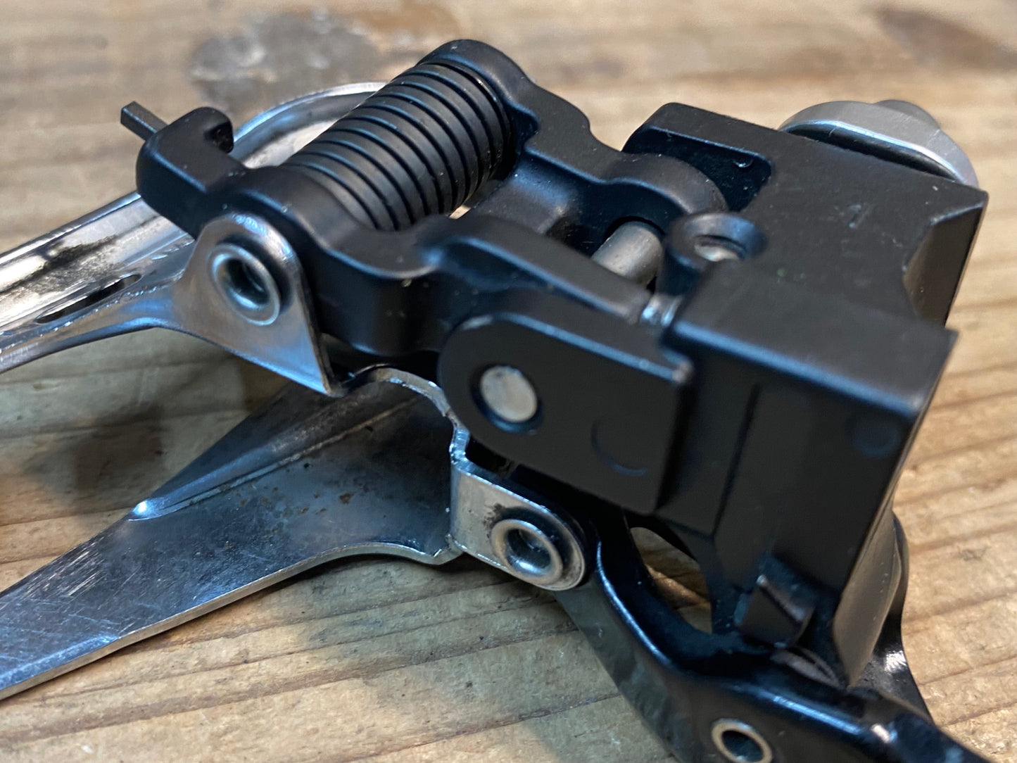 IU915 シマノ SHIMANO 105 FD-5800 フロントディレイラー 2S 直付け ※スキッドプレート欠品