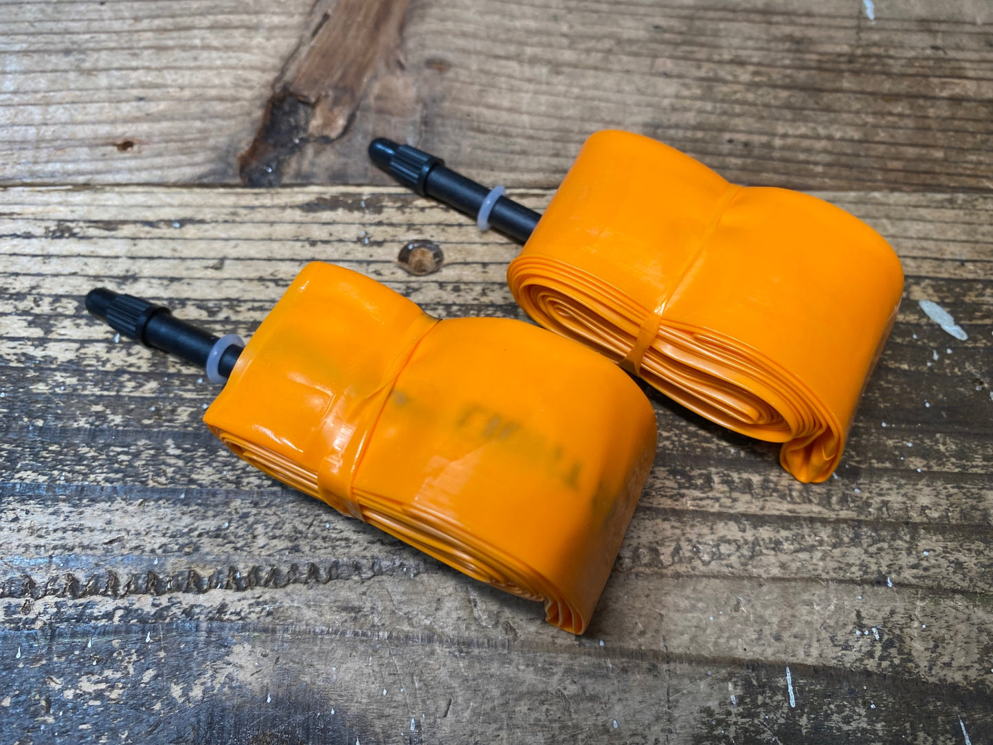 JB426 TNI LIGHT35チューブ 700x18/32C バルブ長85mm セット