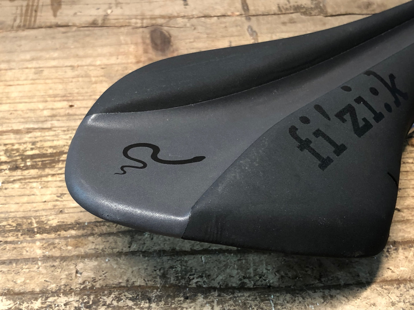JD057 フィジーク fizik アリオネ ARIONE VSX サドル kiumレール 実測133mm