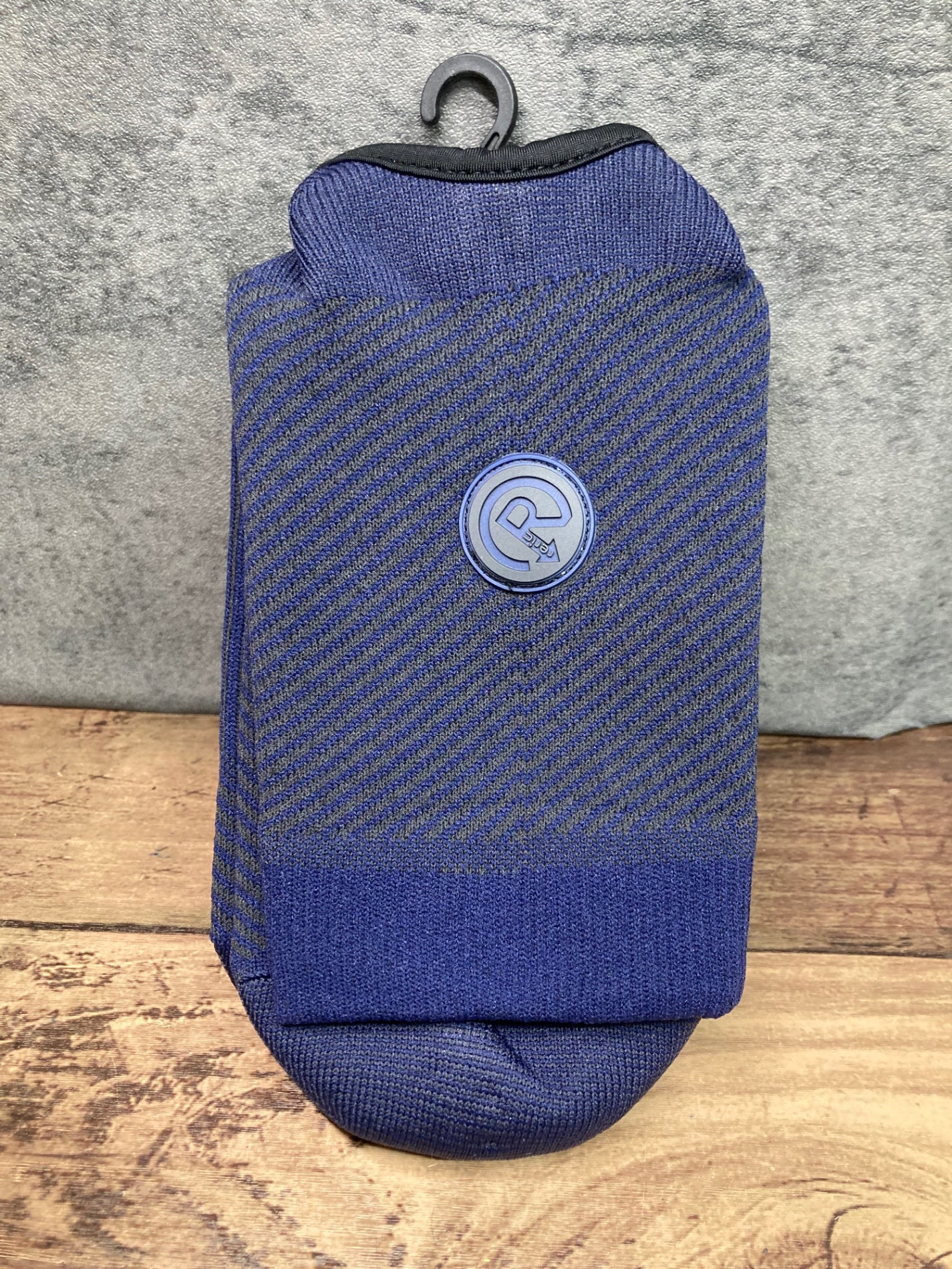 IQ173 レリック reric シューズカバー 紺 M