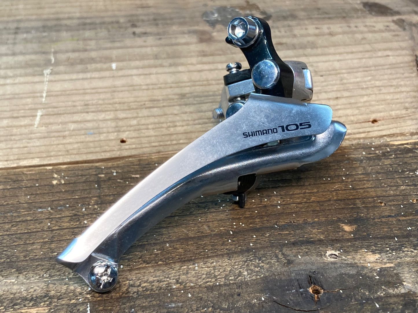 IN915 シマノ SHIMANO 105 FD-1050 フロントディレイラー バンド式 Φ31.8