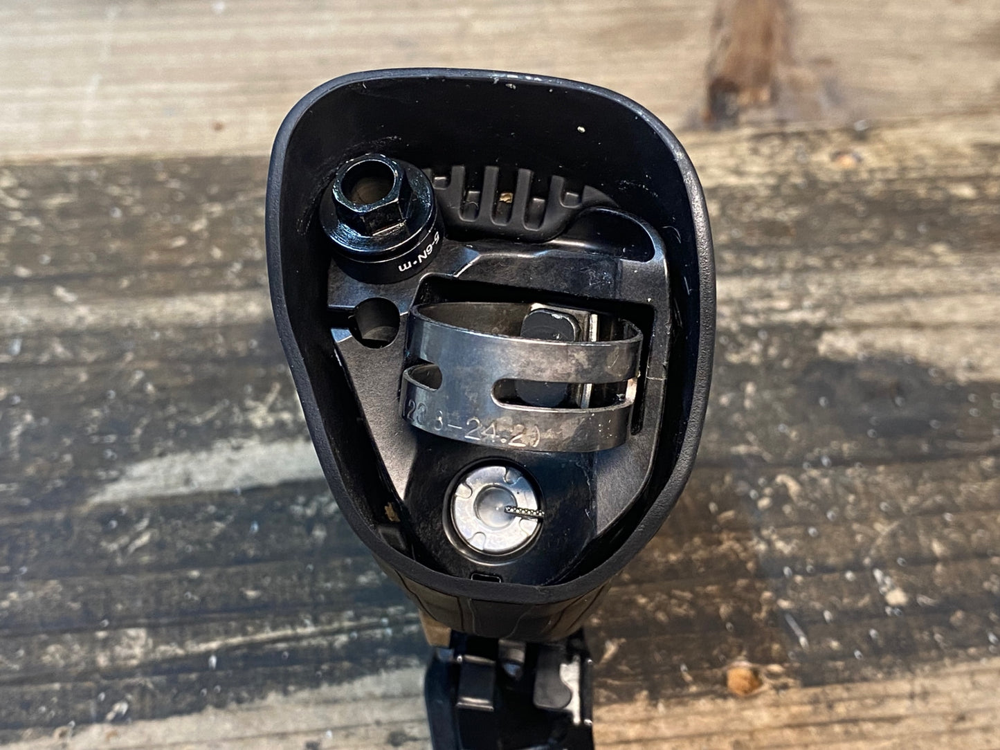 IV276 シマノ SHIMANO アルテグラ ULTEGRA ST-R8020 右のみ 油圧 11S ※クランプ部クラック ジャンク