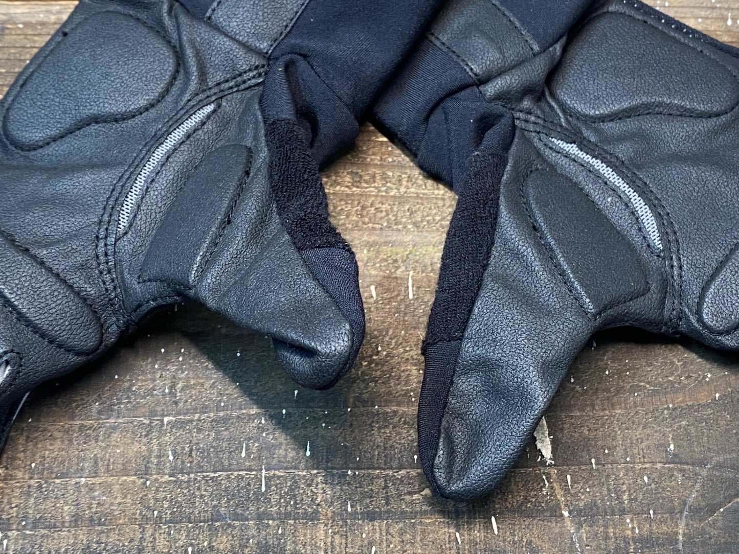 IP118 モンベル mont-bell 長指 グローブ 黒 グレー M 裏起毛 薄手