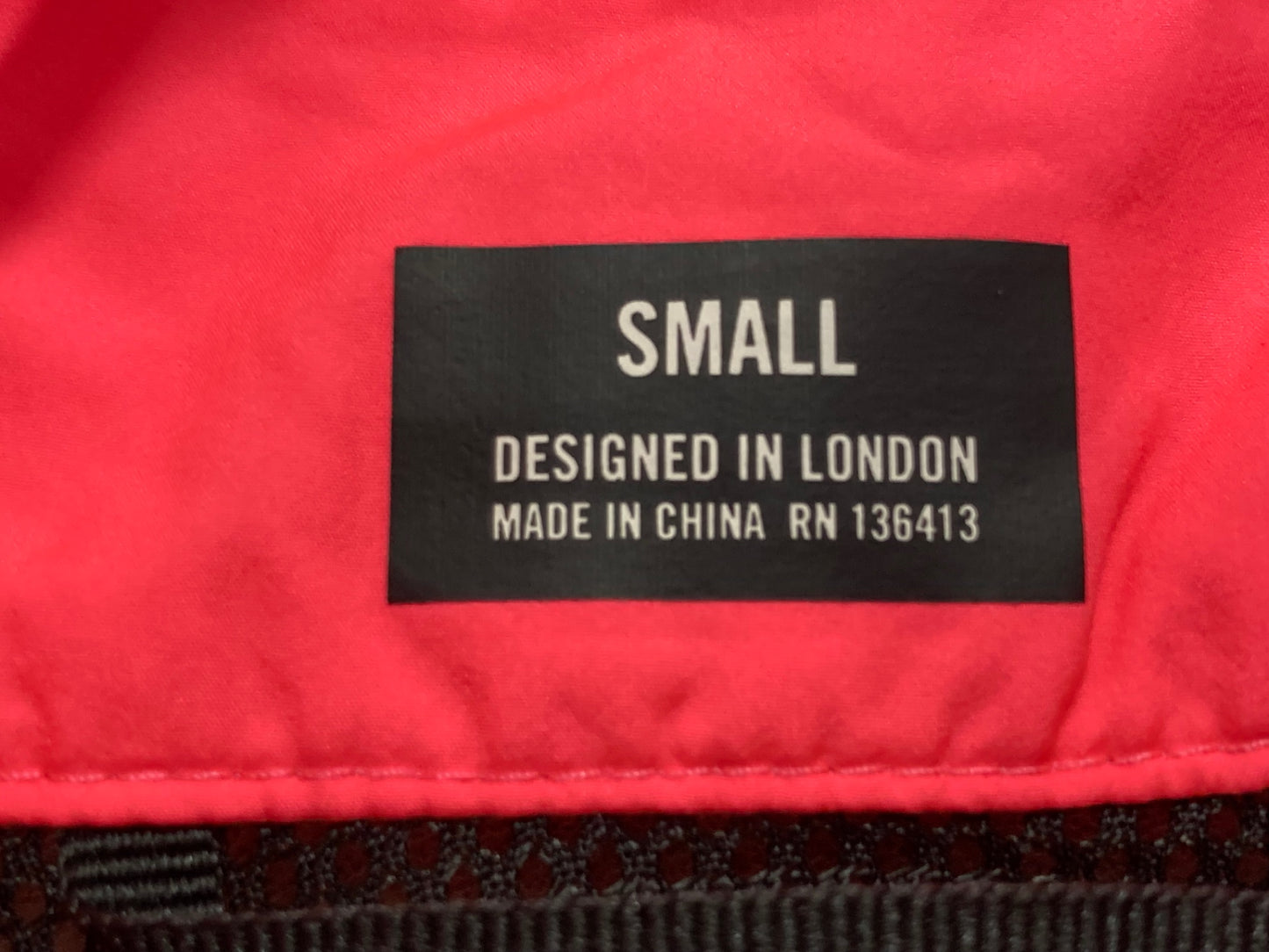 IY116 ラファ Rapha Brevet ジレ サイクルベスト S ネオンピンク